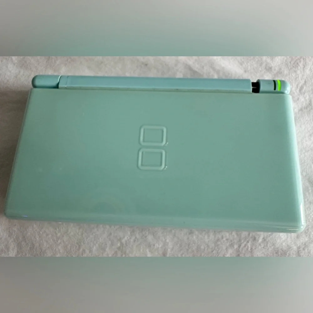 Nintendo Blue Handheld Console Dual-Screen - Picture 3 of 4